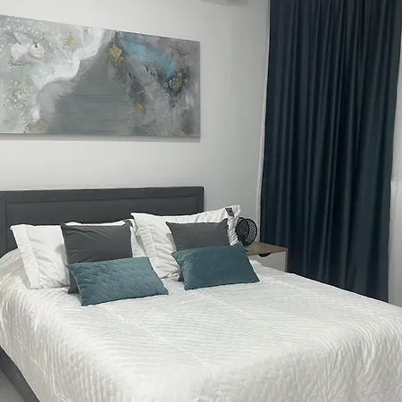 Phaedrus Living Downtown Habitat Apartman *